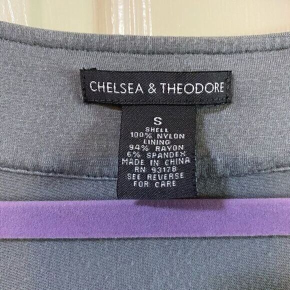 Chelsea & Theodore womens grey studded low cut loose sleeveless pleated blouse S - Picture 3 of 5